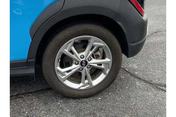 $17495 : Hyundai KONA 2023 AWD SEL 4d image 9