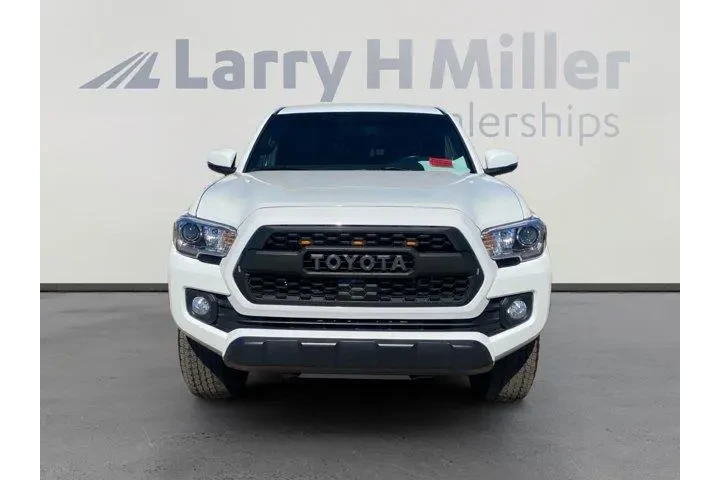 Toyota Tacoma 2023 4x4 SR5 V image 8
