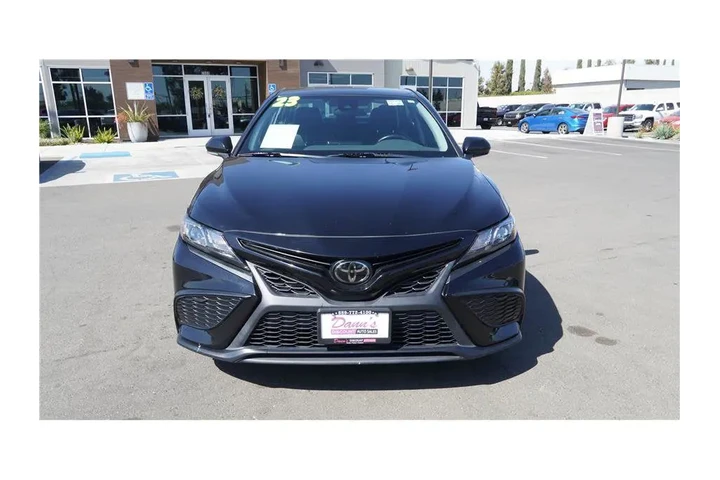 $24984 : 2023 Camry SE Sedan 4D image 3