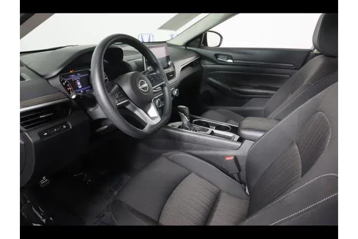 $19875 : Nissan Altima 2024 2.5 SV 4d image 9