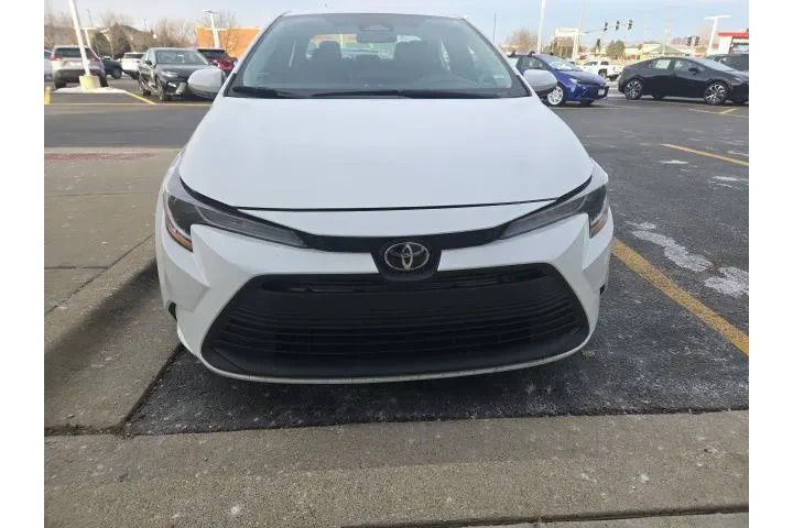 $18991 : Toyota Corolla 2023 LE 4dr S image 2