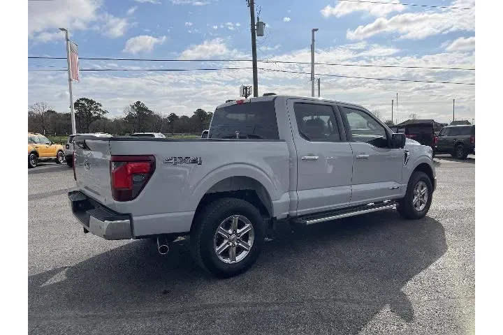 $39981 : Ford F-150 2024 4x4 XLT 4dr image 2