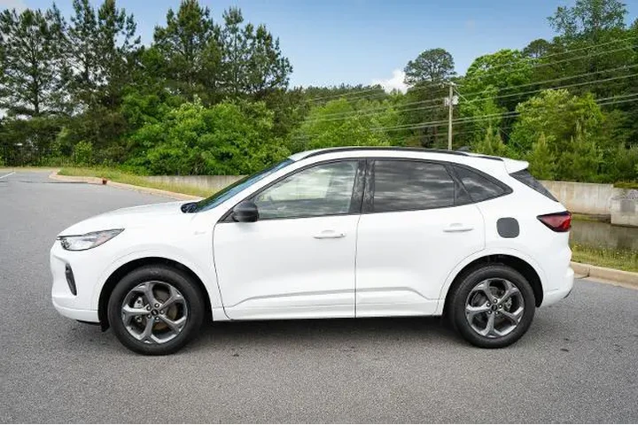 $25874 : Ford Escape 2023 AWD ST-Line image 5