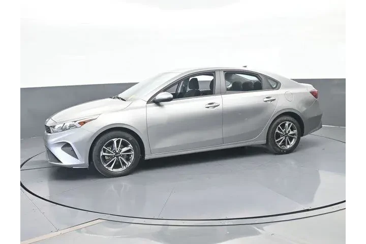 $14498 : Kia Forte 2023 LX 4dr Sedan image 2