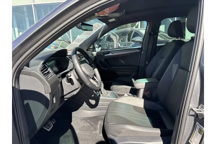 Volkswagen Tiguan 2023 SE R- image 10