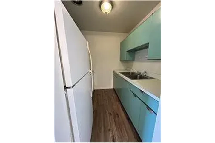 $700 : Rental property with 2 bedro image 6