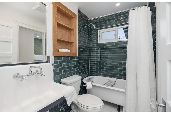 $1050 : beautifully Recently remodeled image 5