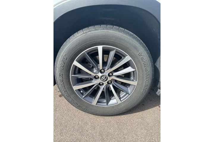 $23999 : 2017 Highlander XLE image 9