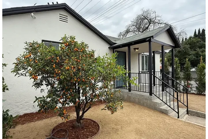 $1950 : Ready To Move image 1