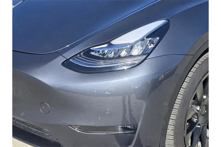 $29324 : Tesla Model Y 2022 AWD Long image 9