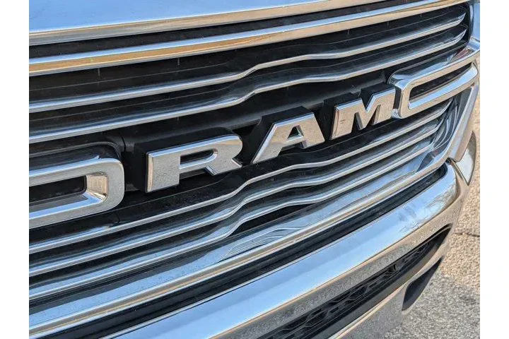 $30999 : Ram 1500 2019 4x4 Laramie 4d image 5