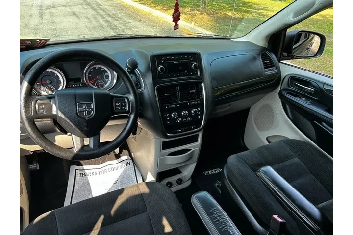 2017 Grand Caravan SE image 9