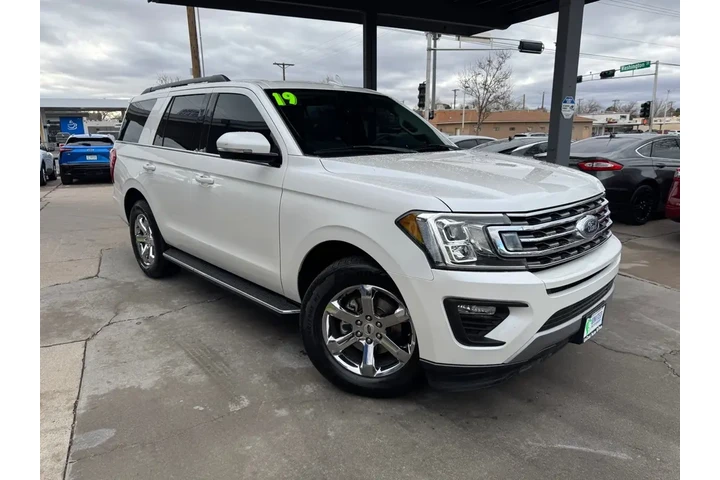 2019 Expedition XLT 2WD image 3