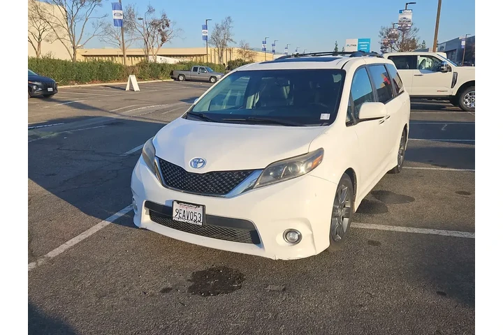 $18000 : Toyota Sienna 2016 SE 8-Pass image 1