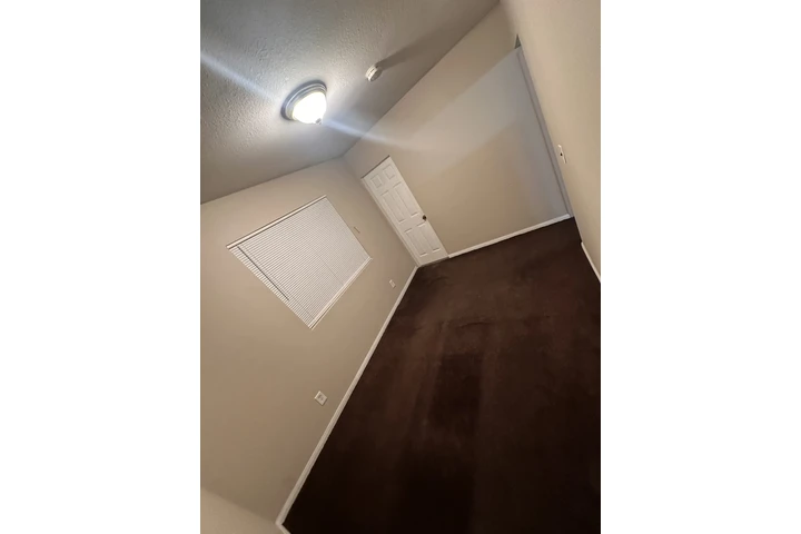 $1299 : Estudio en renta image 3