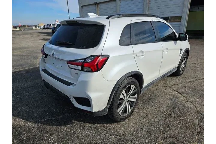 $16000 : Mitsubishi Outlander Sport 2 image 5
