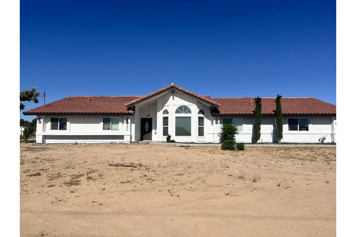 $2800 : Casa de renta Hesperia image 2