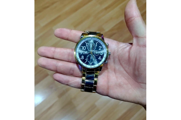$6000 : Reloj Dorado y Plateado image 2