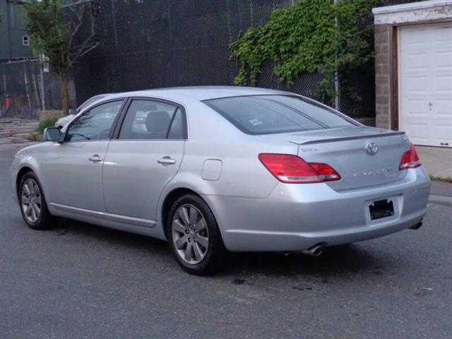 $9950 : 2006 Avalon Touring image 6