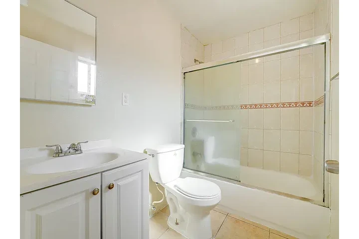 $3700 : Beautiful Home 4B/2B image 6