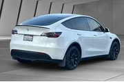 $29900 : Tesla Model Y 2023 AWD Long thumbnail