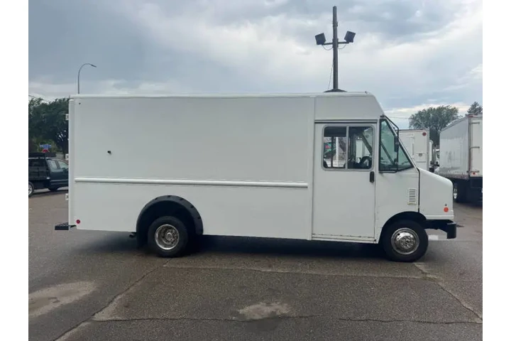 $23990 : 2013 E-Series E-350 SD image 6