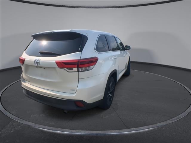 $19900 : PRE-OWNED 2019 TOYOTA HIGHLAN image 8