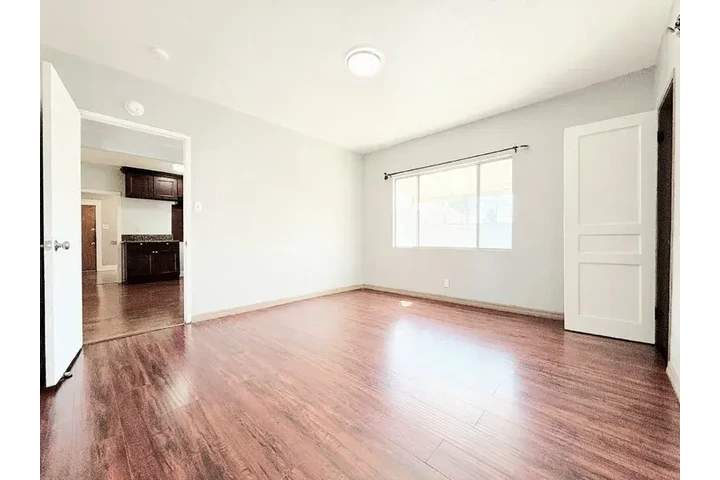 $1700 : Boyle Heights 3 & 2 🏠 image 7