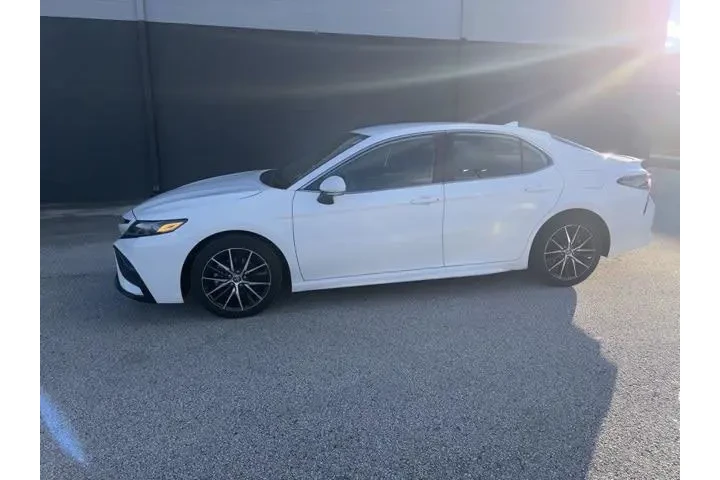 $25977 : Toyota Camry 2024 SE 4dr Sed image 2