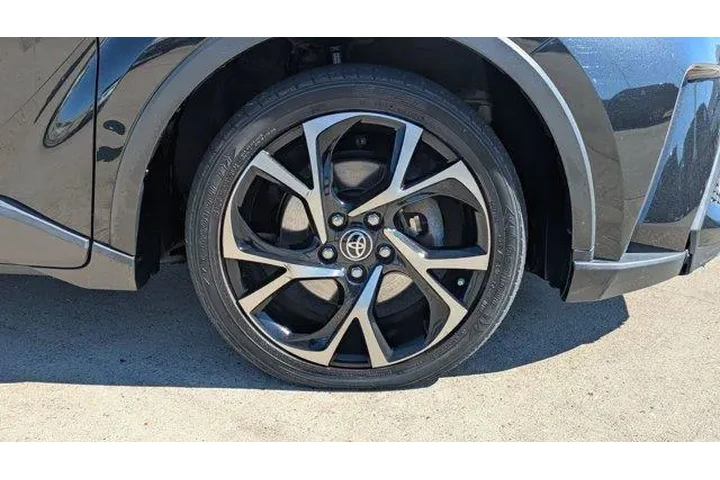 $16995 : Toyota C-HR 2020 XLE 4dr Cro image 10