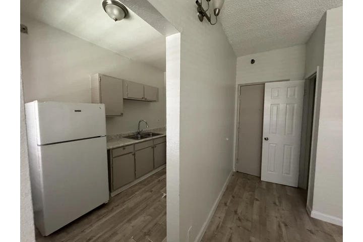 $1400 : Los Angeles Korea Town Studio image 3