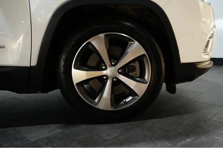 $13341 : 2020 Cherokee image 5