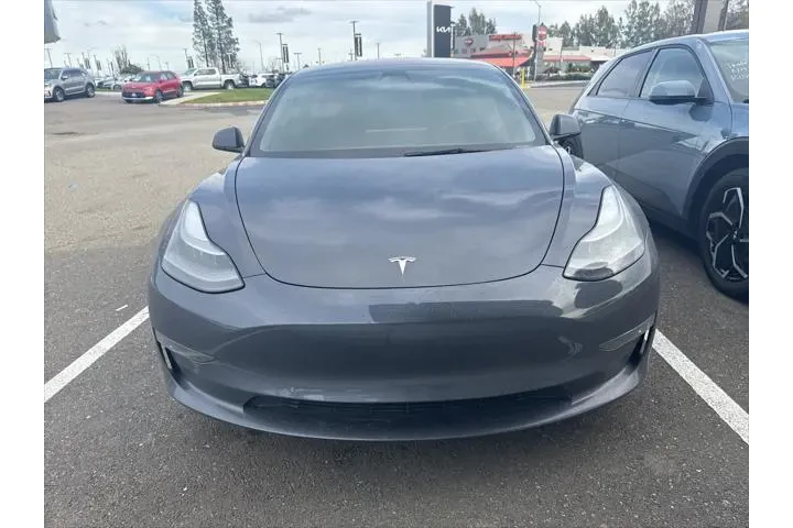 $25025 : Tesla Model 3 2022 AWD Long image 2
