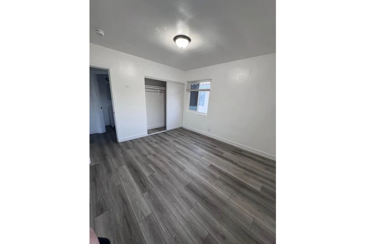 $1950 : 1 bedroom 1 bathroom BELL CA image 6