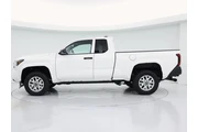 $29998 : Toyota Tacoma 2024 4x2 SR 2d thumbnail