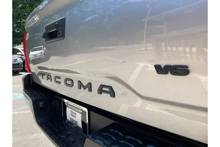 $19985 : Toyota Tacoma 2016 4x2 SR5 V image 9