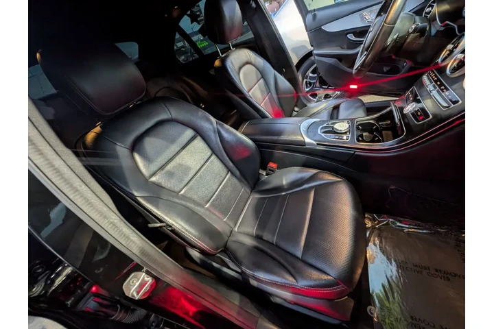 $20988 : 2021 C 300 Sedan image 1