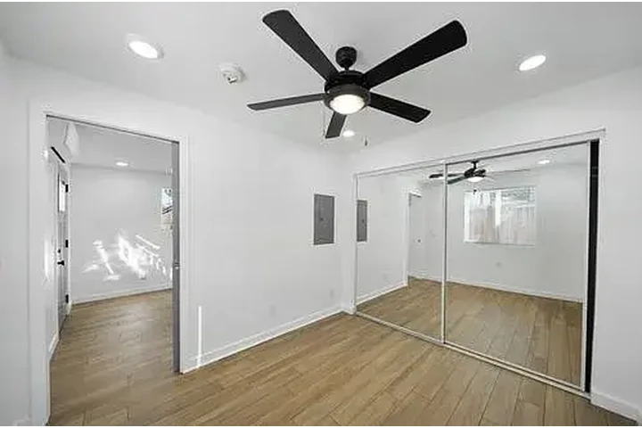 $1095 : 1 bed 1 bath home for rent image 5