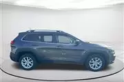 $14762 : Pre-Owned 2018 Cherokee Latit thumbnail