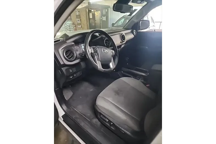 $33995 : Toyota Tacoma 2023 4x2 SR5 V image 6