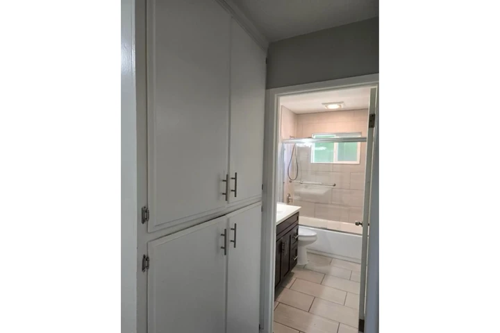 $2535 : 3Bed Home in W Pico Boulevard image 8