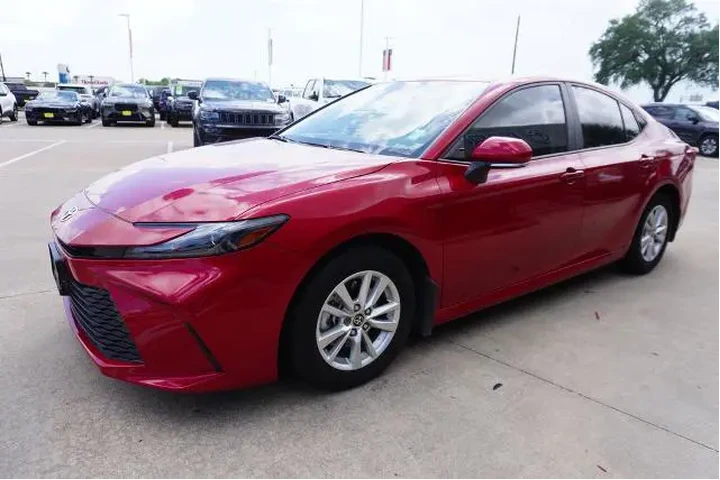 $27488 : Toyota Camry 2025 SE 4dr Sed image 3