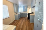 $900 : Fully fenced front & backyard! thumbnail