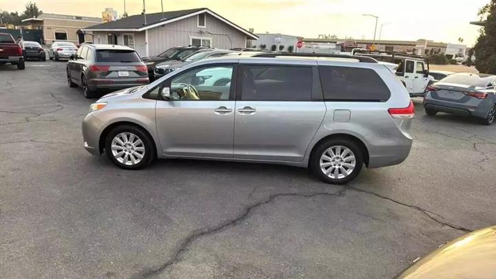 $15888 : 2014 TOYOTA SIENNA image 8