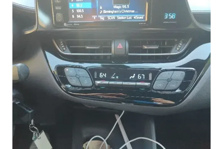 $15999 : Toyota C-HR 2018 XLE 4dr Cro image 10