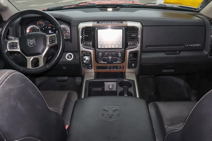 $20949 : 2015 1500 4WD Crew Cab 140.5 image 10