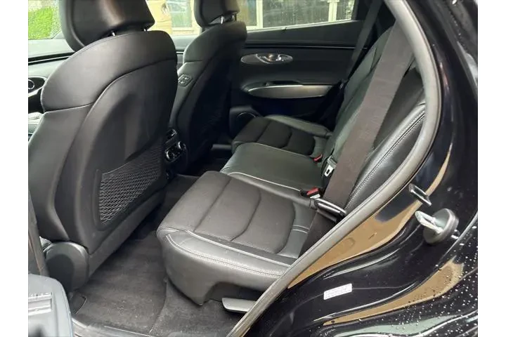 $35942 : Genesis GV70 2023 AWD 2.5T S image 2