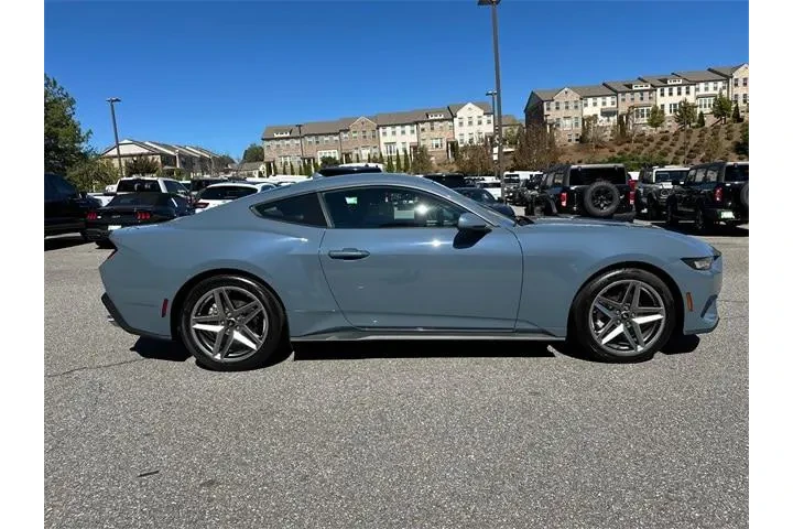 $30098 : Ford Mustang 2025 EcoBoost 2 image 8