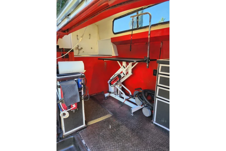 $18000 : Van Chevrolet  Dog Grooming image 4