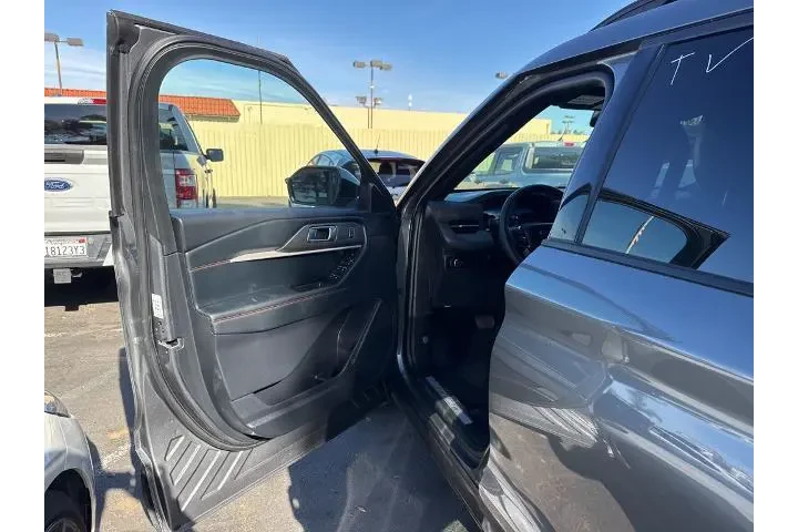 $39893 : Ford Explorer 2025 AWD ST-Li image 6